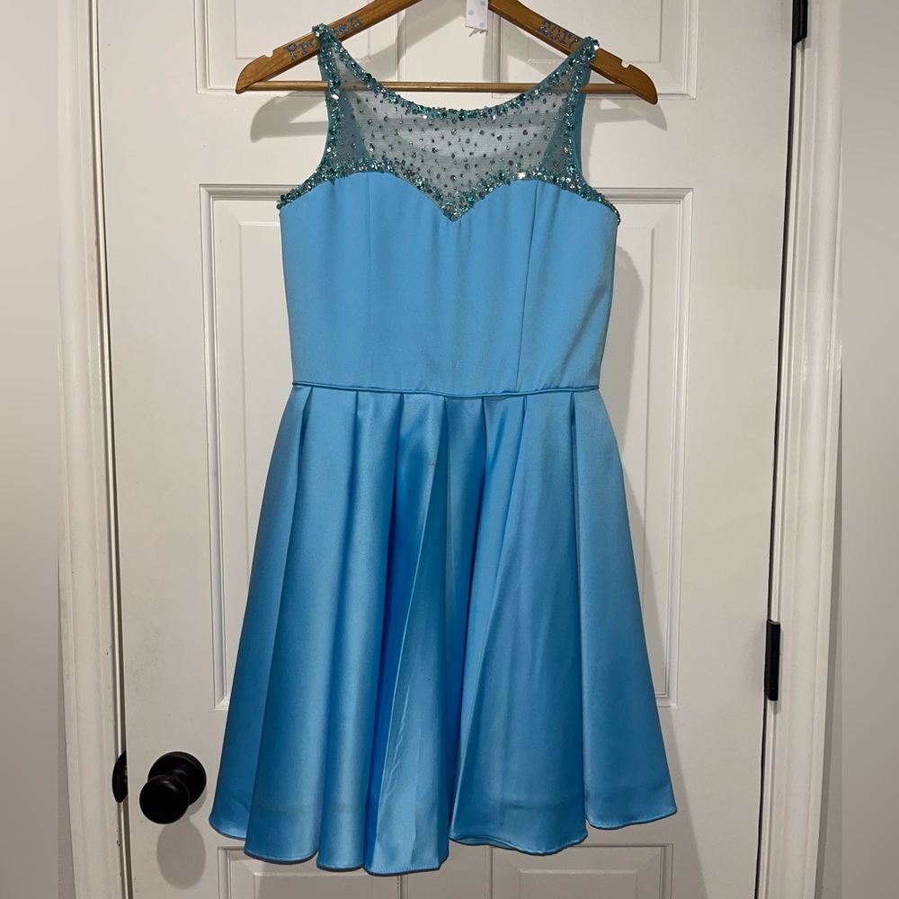 SHERRI HILL Sky Blue Mini Dress ✨